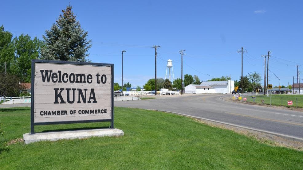 kuna idaho welcome sign as erected by chamber of commerce