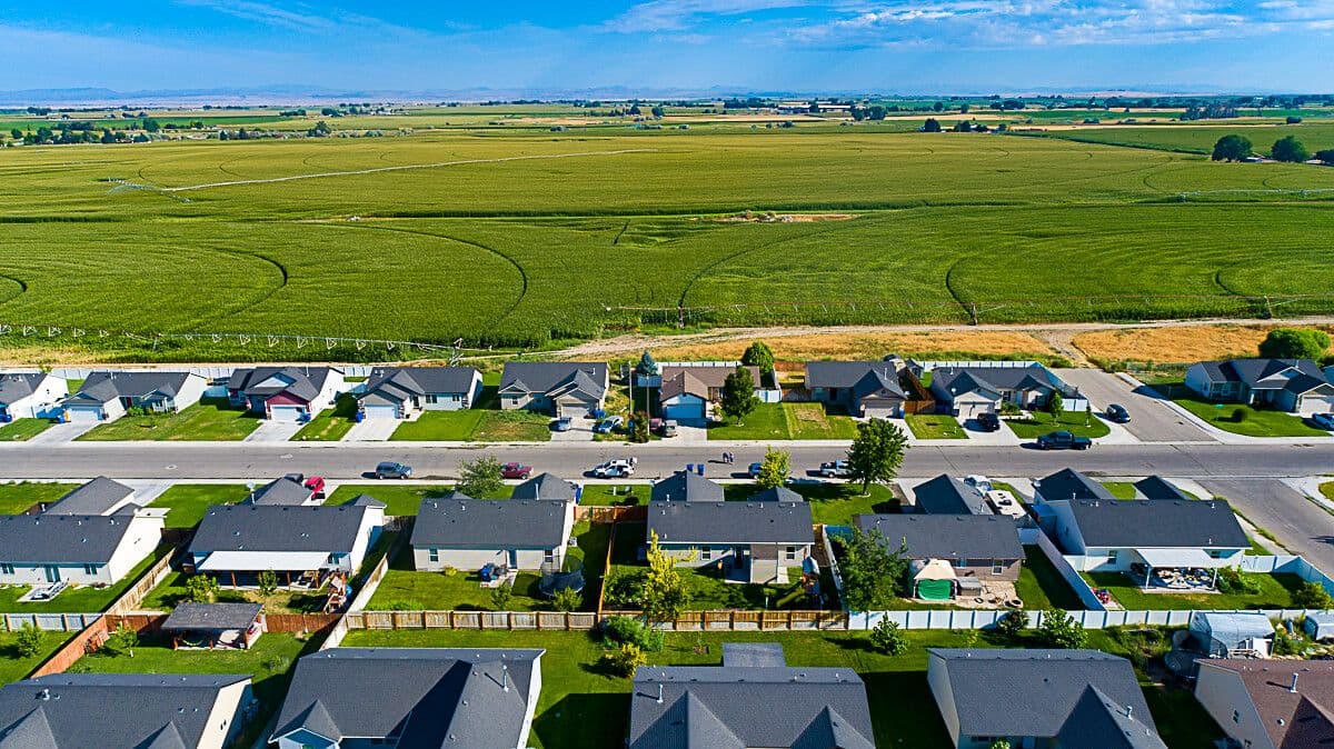 jerome idaho suburban homes next to a giant farm field